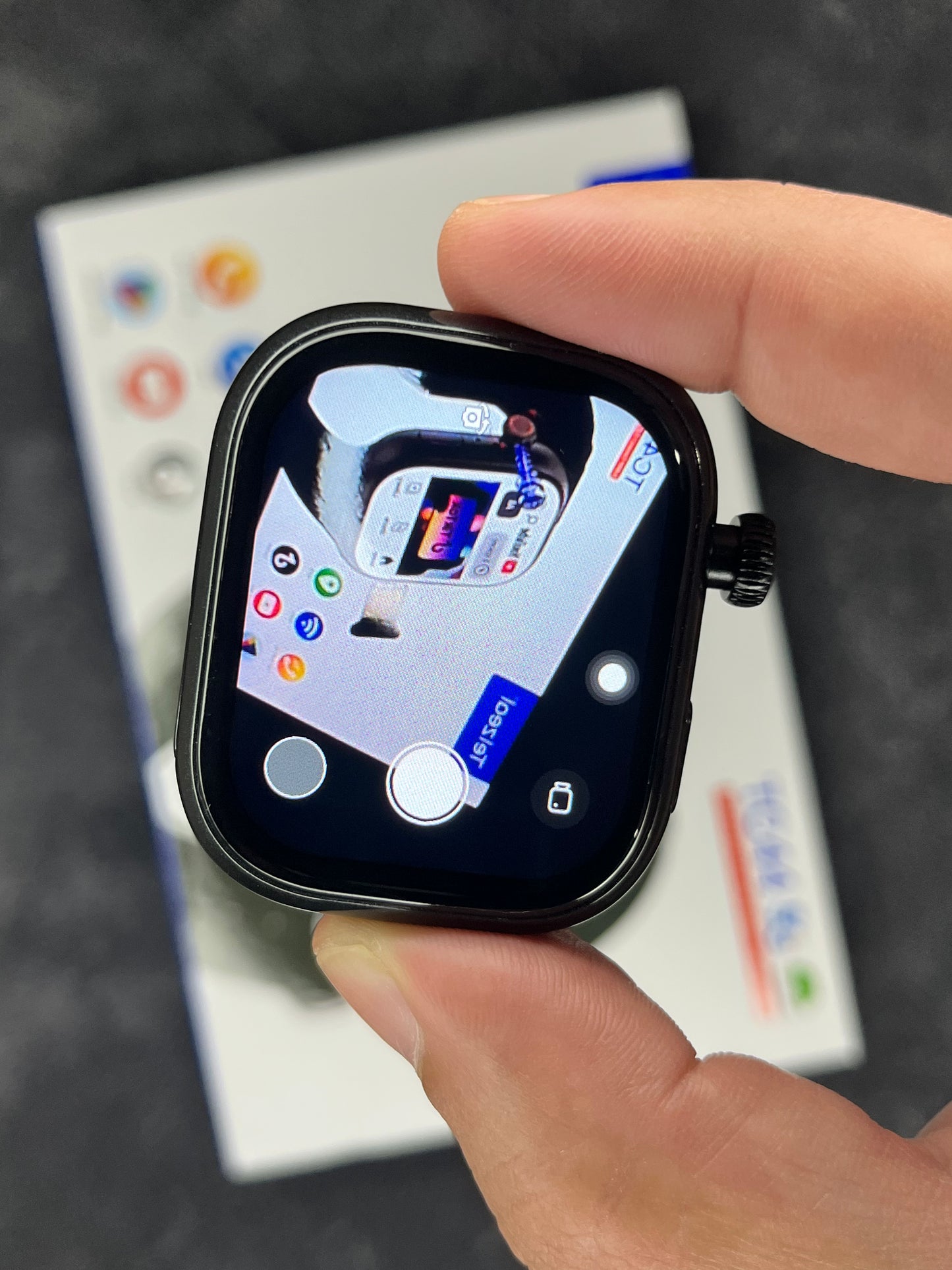 TC44 smartwatch back design rotating camera