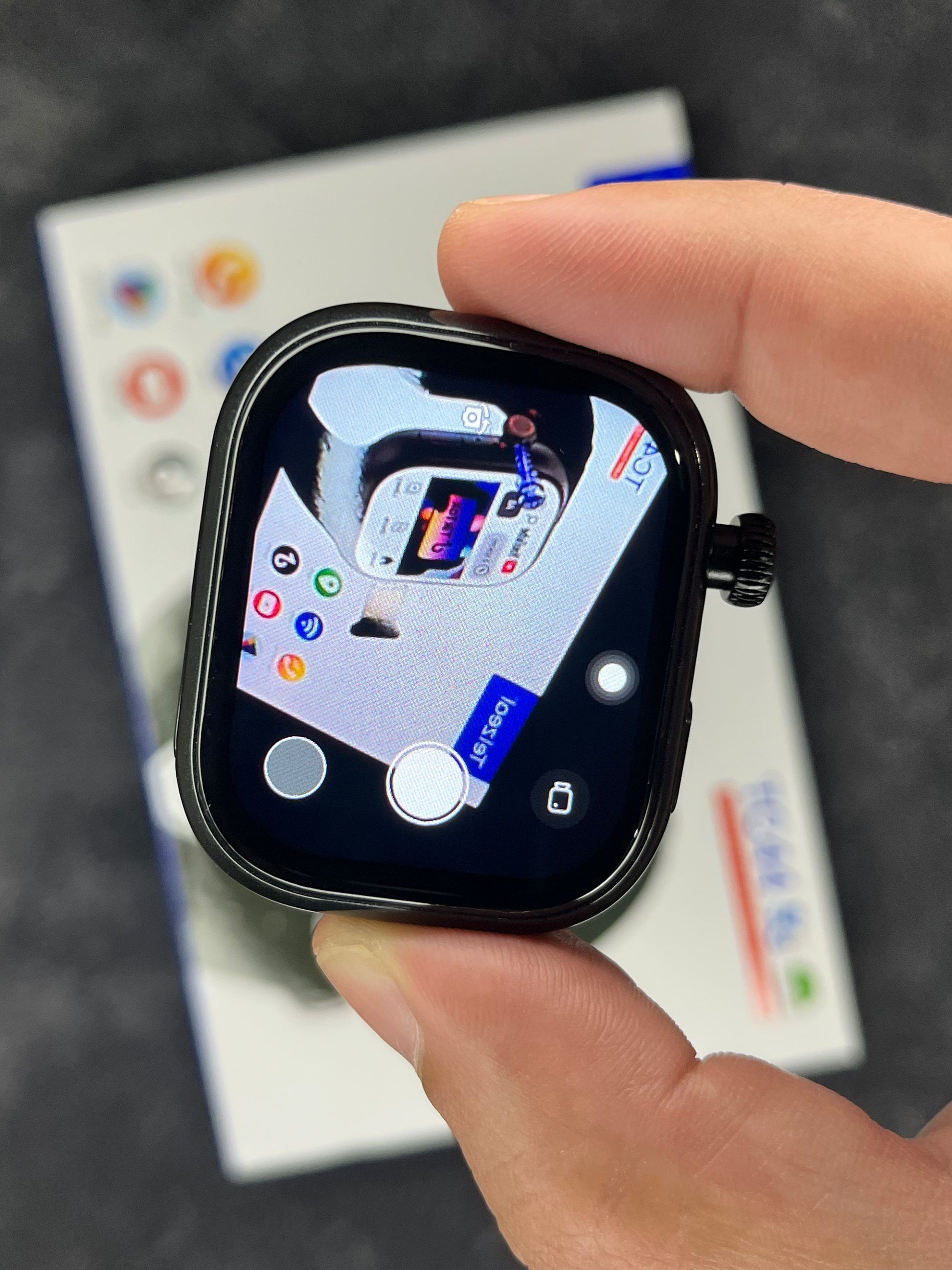 TC44 smartwatch back design rotating camera